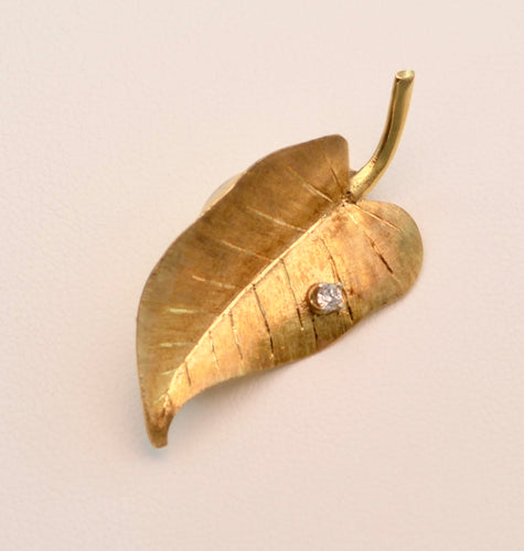 14K yellow gold leaf  pin with one diamond dew drop