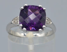 10K white gold ring with faceted Amethyst cushion-shaped, criss-cross cut