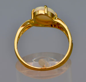 14K yellow gold Opal ring with diamonds