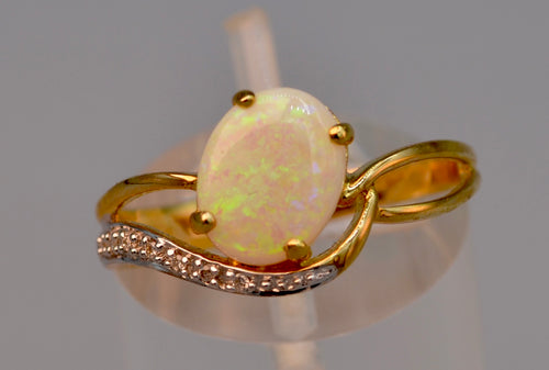 14K yellow gold Opal ring with diamonds