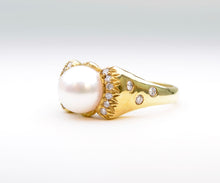 Bowtie-shaped Pearl and Diamond Ring