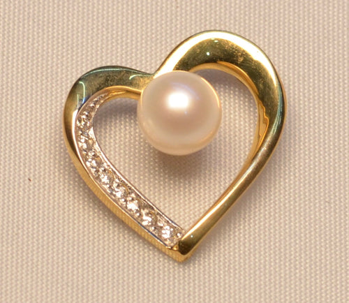 14K yellow gold heart-shaped pendant with 7mm cultured  pearl and  diamonds