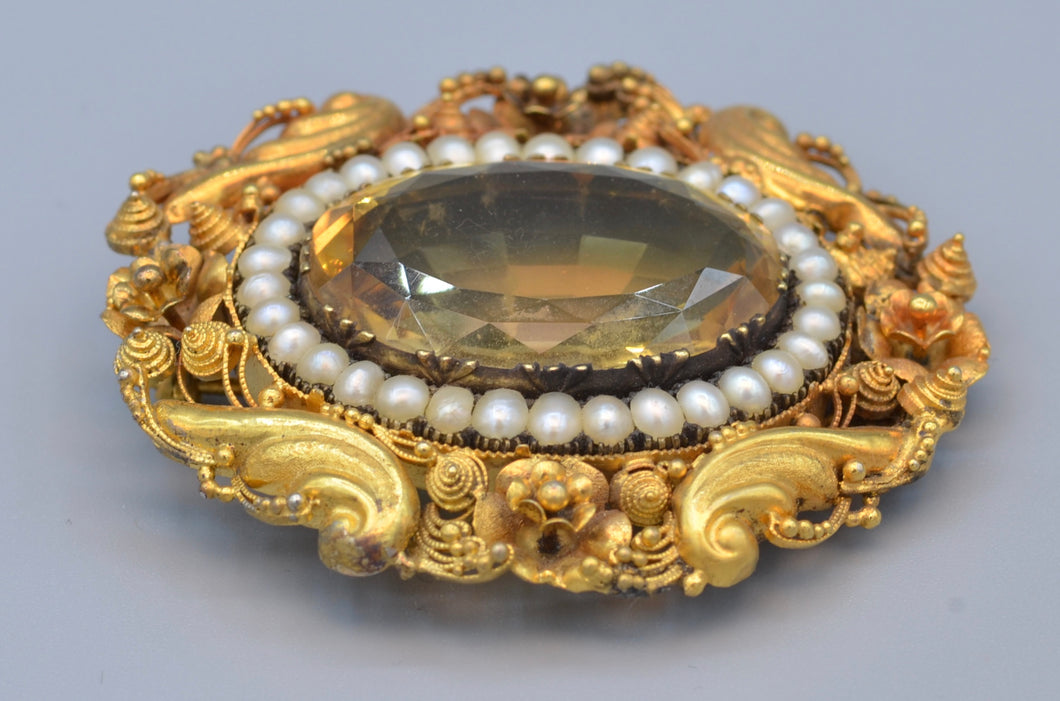 18K yellow gold Victorian brooch, center Citrine framed with natural river pearls