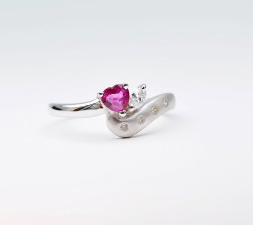 18K White Gold ring with one heart-shaped Ruby and Marquise-shaped Diamond